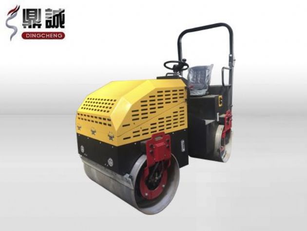 點(diǎn)擊查看詳細(xì)信息<br>標(biāo)題：2.5噸全液壓座駕式振動(dòng)壓路機(jī) 閱讀次數(shù)：15037